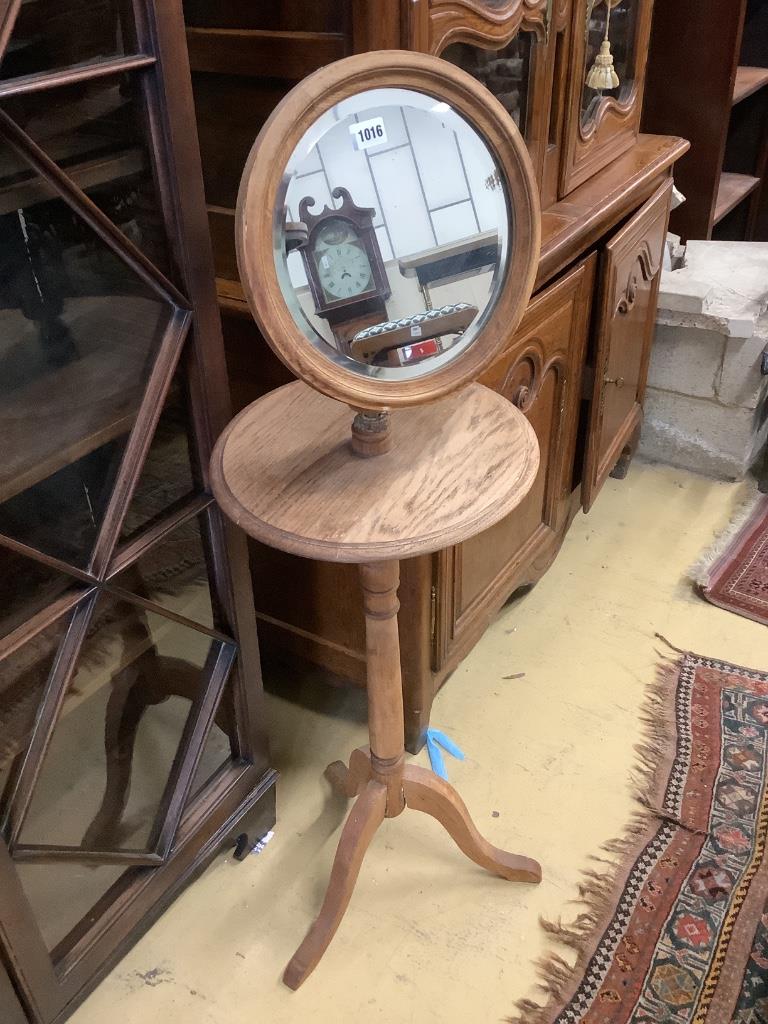 An Edwardian oak shaving stand, with telescopic plate, height approx. 133cm